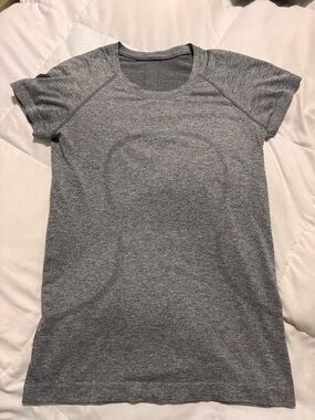 Lululemon Swiftly Tech Tank size 8 fitted